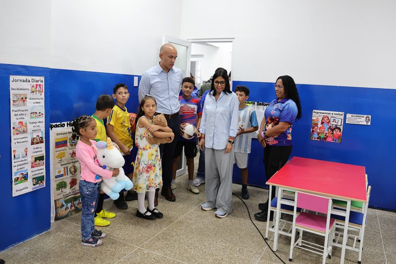 Presidenta Delcy Rodríguez inaugura el renacer del Complejo Educativo Emilio Gimón Sterling tras devastadores sismos 3 09 ZC L3356 P