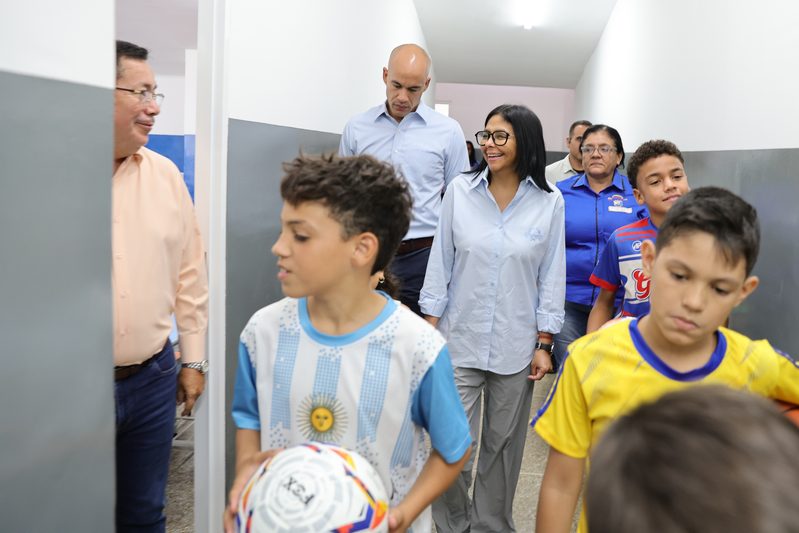 Presidenta Delcy Rodríguez inaugura el renacer del Complejo Educativo Emilio Gimón Sterling tras devastadores sismos 2 11 ZC L3398 P