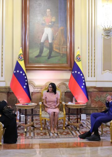 Presidenta Delcy Rodríguez recibe a delegaciones de la mesa de diálogo nacional en Miraflores