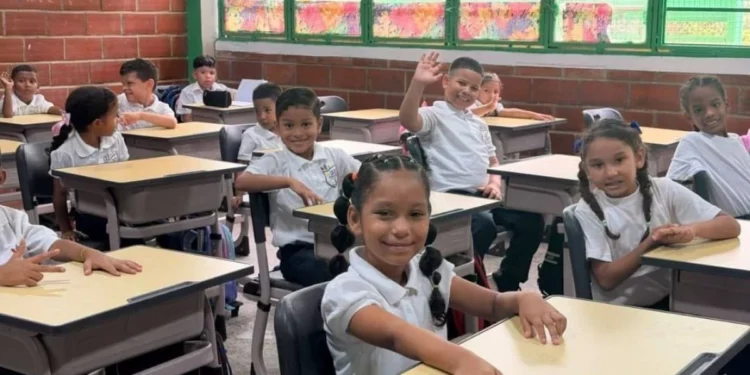 Rehabilitadas unidades educativas en el municipio Plaza tras el doblete sísmico del 24 de junio