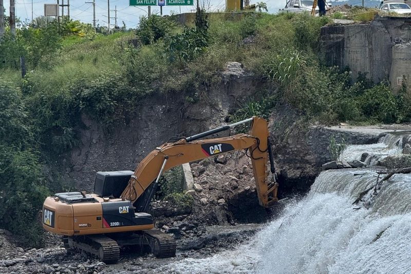 Inspeccionan la reactivación de los trabajos en el Puente Yacural del estado Lara 2 5064556978419469510 1