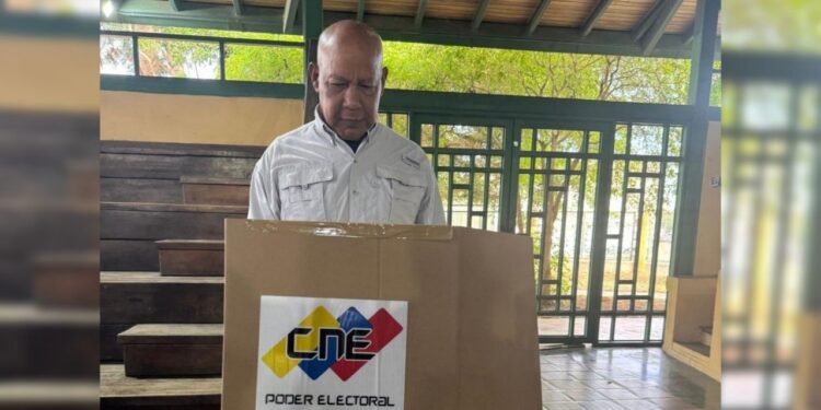 Gobernador del estado Lara ejerció su voto en la Consulta Nacional Popular 2026 1 Gobernador del estado Lara ejerció su voto en la Consulta Nacional Popular 2026