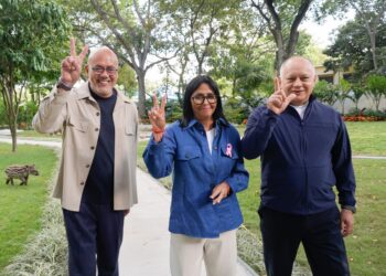 Juntos hacia el renacer: El liderazgo compartido que impulsa el desarrollo del país