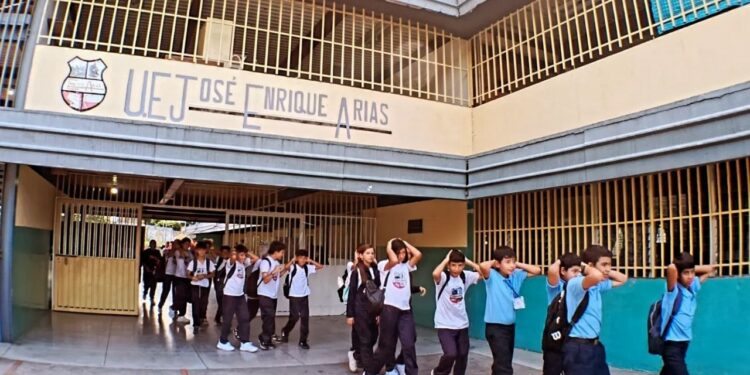 Ministerio de Educación despliega jornada nacional de simulacros de sismos para consolidar escuelas seguras y resilientes 1 Ministerio de Educación despliega jornada nacional de simulacros de sismos para consolidar escuelas seguras y resilientes