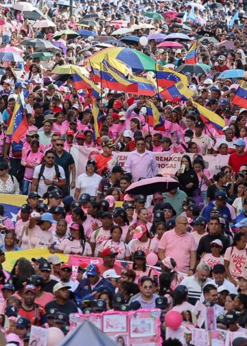 “La Venezuela guerrera es la Venezuela mujer”: Presidenta Delcy Rodríguez respalda marcha por la salud y la paz en el Mes Rosa