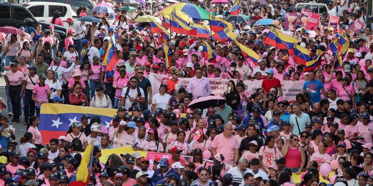 “La Venezuela guerrera es la Venezuela mujer”: Presidenta Delcy Rodríguez respalda marcha por la salud y la paz en el Mes Rosa
