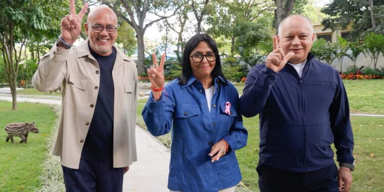 Jefa de Estado se dirige al país acompañada de Jorge Rodríguez y Diosdado Cabello