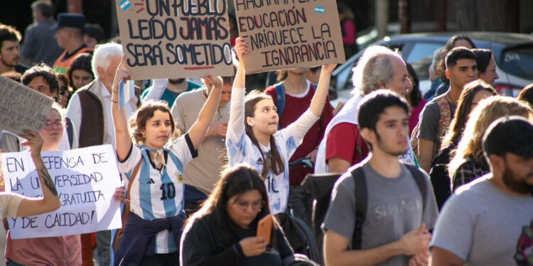 Ultimátum universitario: Masiva marcha desafía el ajuste del gobierno de Milei