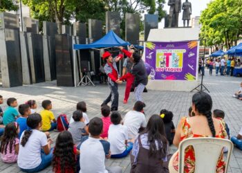 Tequeños disfrutaron del teatro en los espacios públicos de la ciudad durante segundo día del Festival 4 Tequeños disfrutaron del teatro en los espacios públicos de la ciudad durante segundo día del Festival