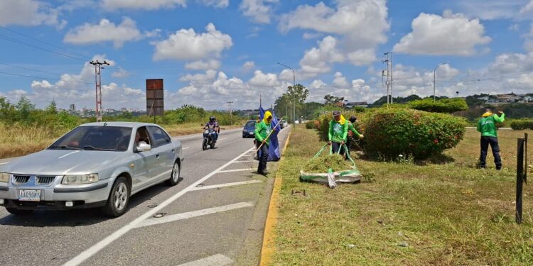 Inspeccionan trabajos viales y de iluminación en la Intercomunal Barquisimeto-Cabudare