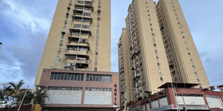 Plan Guaicaipuro Renace devuelve la tranquilidad a familias afectadas por temblor en Residencias Savil