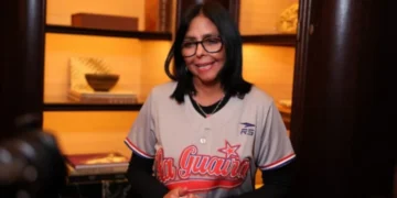 Presidenta Delcy Rodríguez inaugura nueva temporada de la LVBP destacando la pasión que une a Venezuela