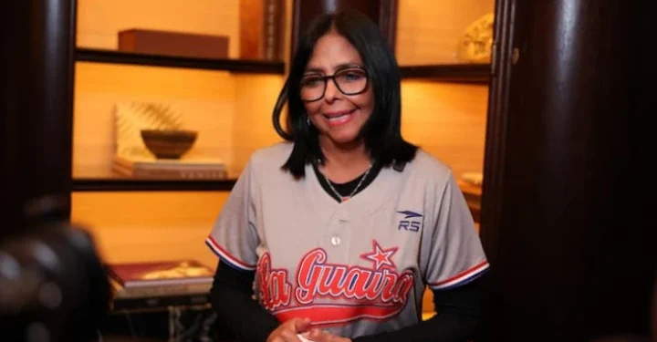Presidenta Delcy Rodríguez inaugura nueva temporada de la LVBP destacando la pasión que une a Venezuela