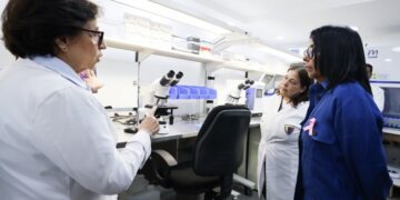 Jefa de Estado destaca seriedad del diálogo y llama a la convivencia democrática y la paz