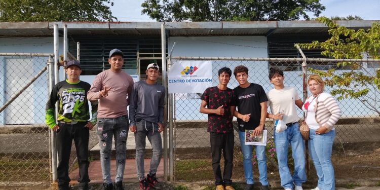 Consulta Popular Nacional se desarrolla con amplia participación y gran civismo en todo el territorio venezolano