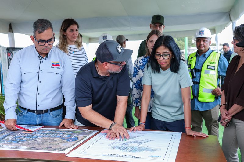Presidenta Delcy Rodríguez inspecciona avances del urbanismo "Los Sueños Azules" en Catia La Mar, estado La Guaira 6 IMG 6039
