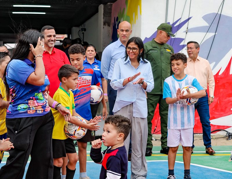 Presidenta Delcy Rodríguez inaugura el renacer del Complejo Educativo Emilio Gimón Sterling tras devastadores sismos 6 IMG 9847 1