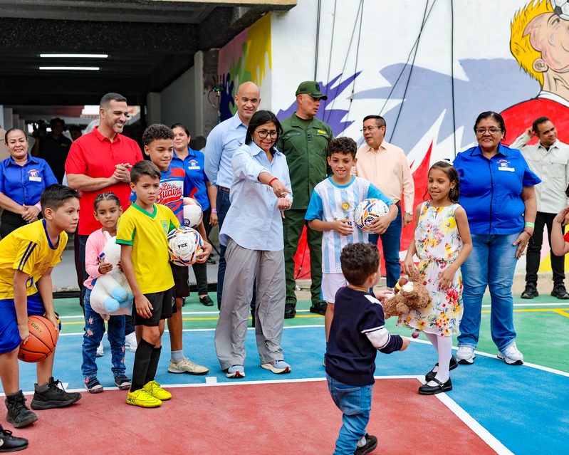 Presidenta Delcy Rodríguez inaugura el renacer del Complejo Educativo Emilio Gimón Sterling tras devastadores sismos 7 IMG 9848