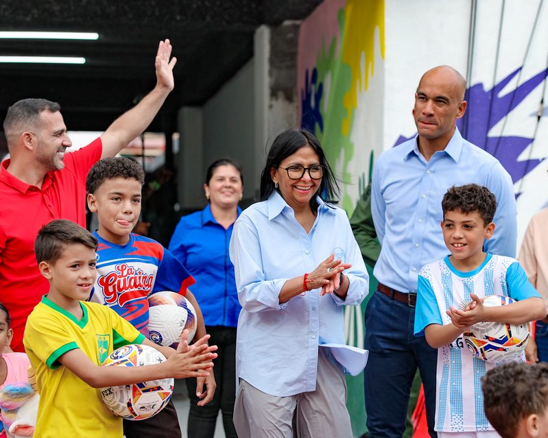 Presidenta Delcy Rodríguez inaugura el renacer del Complejo Educativo Emilio Gimón Sterling tras devastadores sismos 8 IMG 9849 1