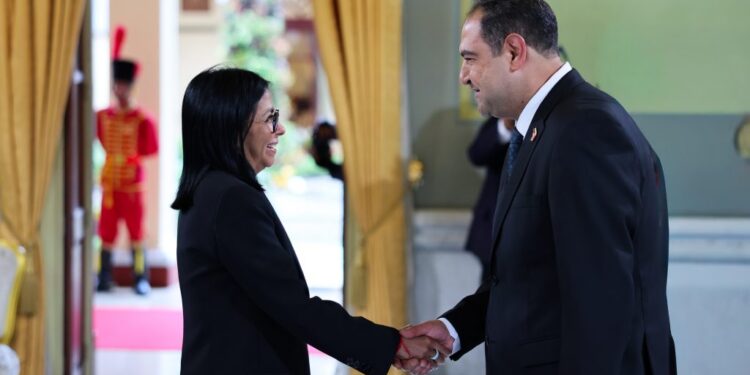 Presidenta Delcy Rodríguez recibe cartas credenciales del nuevo embajador de Egipto