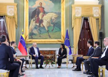 Jefa de Estado recibe cartas credenciales del nuevo embajador de la Unión Europea