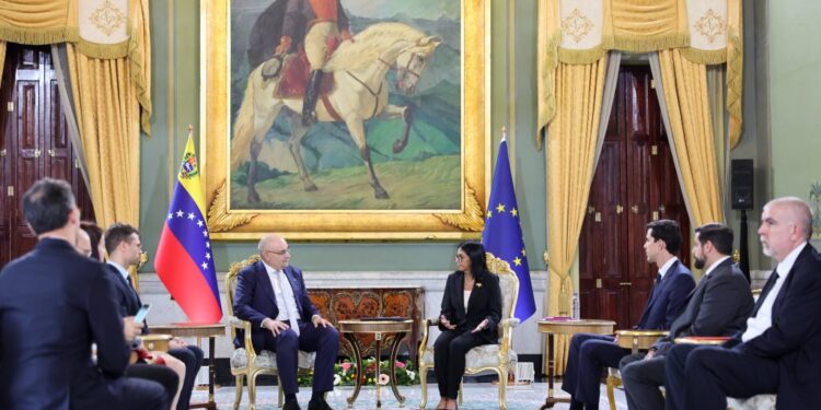 Jefa de Estado recibe cartas credenciales del nuevo embajador de la Unión Europea 1 Jefa de Estado recibe cartas credenciales del nuevo embajador de la Unión Europea