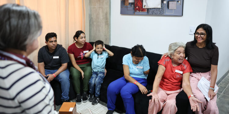 «Estamos trabajando sin descanso»: Presidenta garantiza vivienda a familias en campamentos tras el doblete sísmico