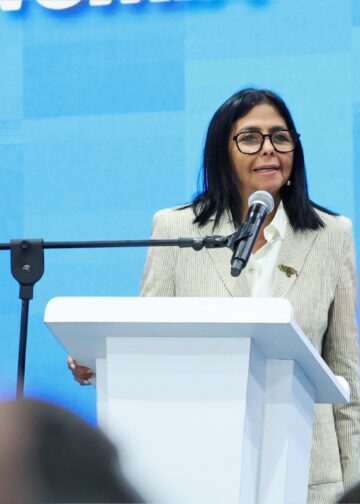Delcy Rodríguez destaca el financiamiento del BID Invest para el sector privado y productivo