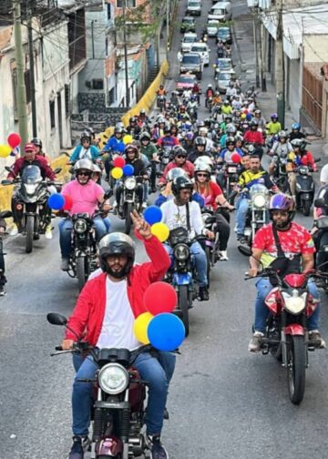 Periódico de la Patria y Multiplataforma Digital 26 Caravana recorrió Guaicaipuro y se activarán 132 centros de votación para la II Consulta Popular Nacional