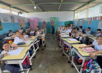 Gobernador de Lara y Viceministro de Educación entregaron la rehabilitación y dotación de la «Unidad Educativa Estadal Juan Landaeta» 