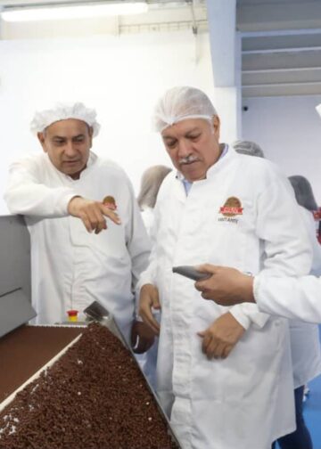 Periódico de la Patria y Multiplataforma Digital 28 Elio Serrano activa el motor industrial del Tuy y sella un pacto definitivo para el cacao mirandino