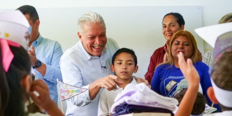Gobernador Elio Serrano reinaugura la U.E.E. Anita Espinal en Los Teques tras rehabilitación integral
