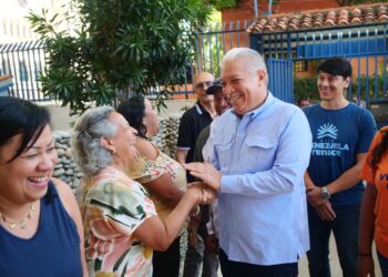 Entregan 77 viviendas en Mirador de Caiza a familias afectadas por el terremoto