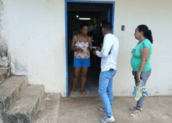 Promueven proyectos comunitarios con abordajes casa a casa en Guaicaipuro