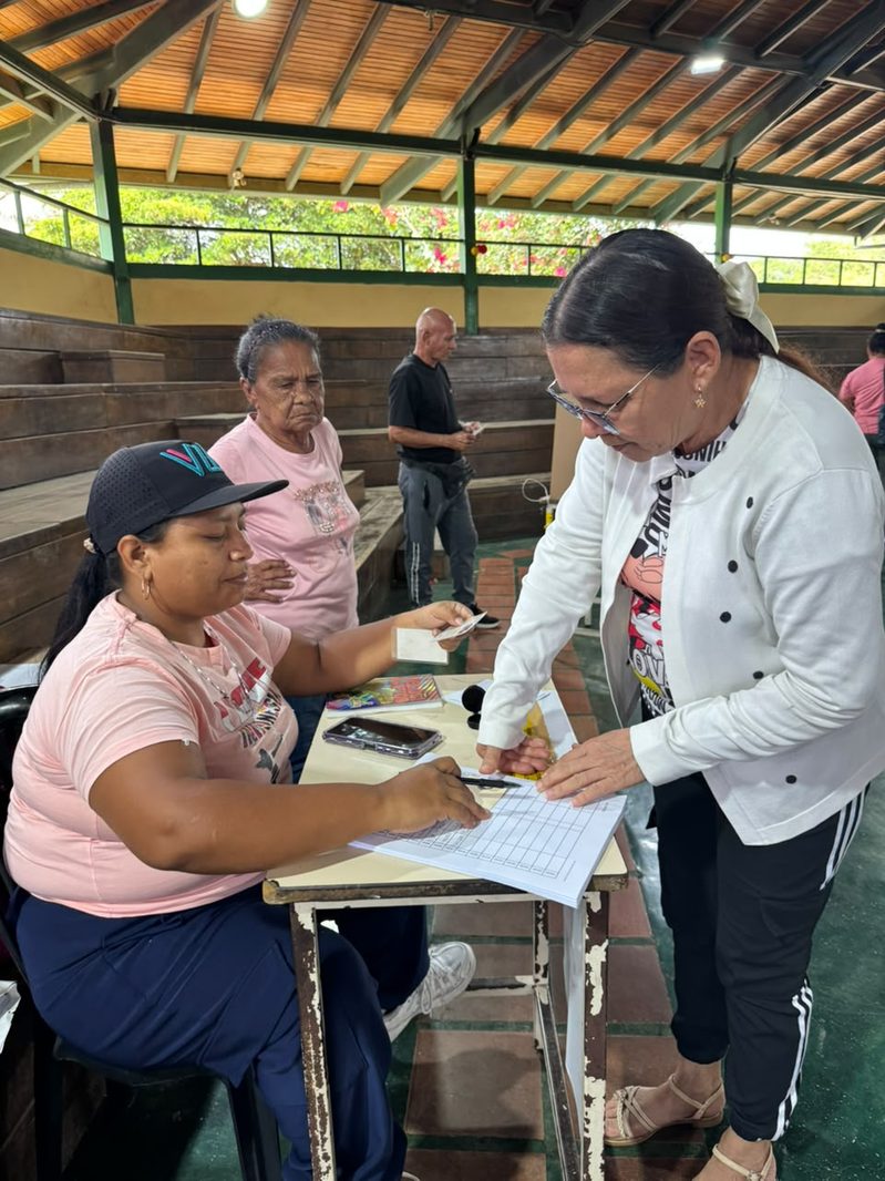Gobernador del estado Lara ejerció su voto en la Consulta Nacional Popular 2026 5 WhatsApp Image 2026 10 18 at 1.54.08 PM 1