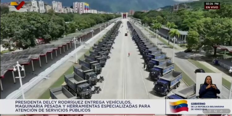 Presidenta Rodríguez entrega el Equipo Renace: 244 unidades para atender los servicios públicos en todo el país