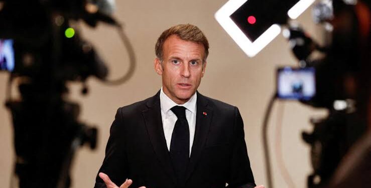 Macron tacha de «estúpidos» los comentarios extranjeros sobre los disturbios