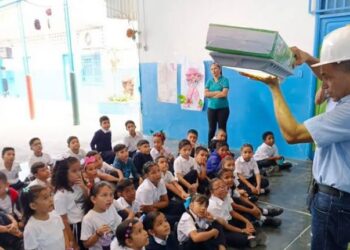 Ministerio de Energía Eléctrica promueve la eficiencia y el consumo responsable en escuelas de todo el país 4 Ministerio de Energía Eléctrica promueve la eficiencia y el consumo responsable en escuelas de todo el país