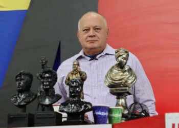 Diosdado Cabello reafirma el compromiso del Gobierno nacional con el pueblo de La Guaira tras cuatro meses del doble terremoto