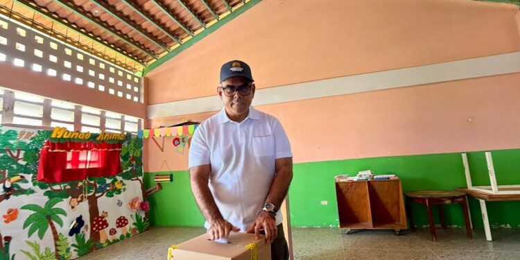 Vicepresidente de Obras Públicas constató masiva participación en la Consulta Popular desde Miranda 1 Vicepresidente de Obras Públicas constató masiva participación en la Consulta Popular desde Miranda